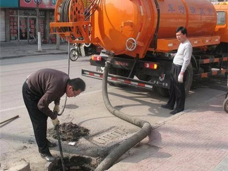 向阳街道清掏化粪池，健康生活从这里开始